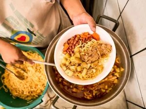 Após atingir 6,6% entre 2021 a 2023, insegurança alimentar cai para 0,6%