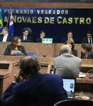 Câmara de Maceió discute manutenção de contrato