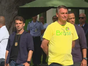 Bolsonaro chega para votar na Vila Militar, Zona Oeste do Rio