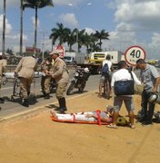 Casal cai de moto e mulher fica ferida na Avenida José Alexandre