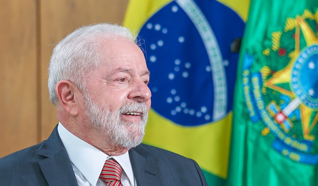 Lula sofre acidente doméstico e cancela viagem para a Rússia