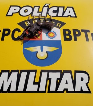 Polícia prende homem por porte ilegal de arma em Maceió 