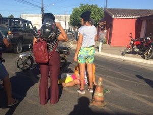 Colisão entre carro e moto deixa mulher ferida em Lagoa da Canoa