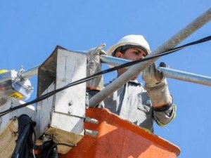 Serviço do Disque Luz está disponível por telefone e pela internet