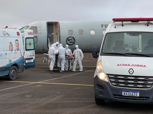 Manaus: familiares buscam cilindros de oxigênio para salvar pacientes