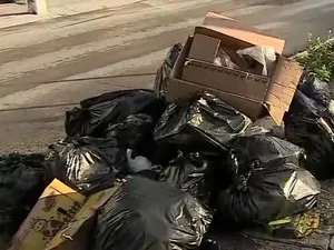 Casal joga R$ 20 mil no lixo e agora procura nos lixões de Passo Fundo (RS)