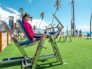 Saiba como praticar exercícios de forma gratuita na academia ao ar livre da orla