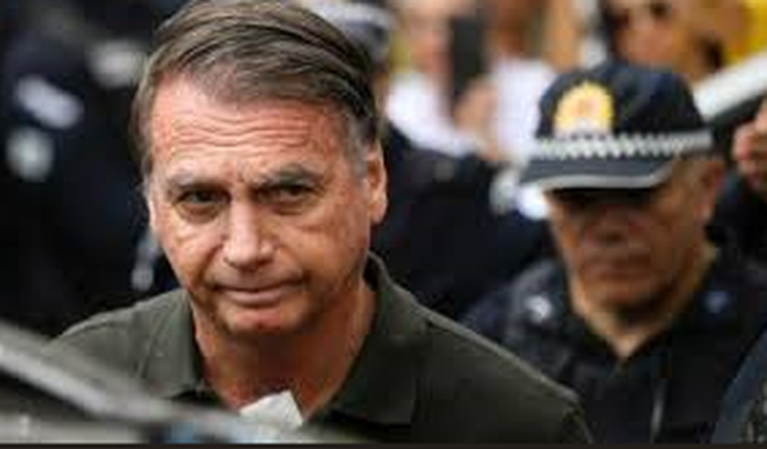 'Cirurgia ocorreu dentro do previsto', diz médico de Bolsonaro