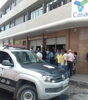 Moradores da Vila Bananeira ocupam prédio da Casal