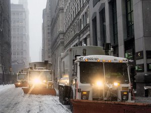 Tornados e onda de frio nos EUA matam sete pessoas e param vacinação