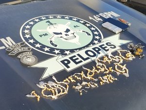 Polícia prende traficante com drogas dentro de casa no município de Messias