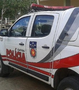 Casal é preso suspeito de tráfico de drogas e porte ilegal de arma em Porto de Pedras