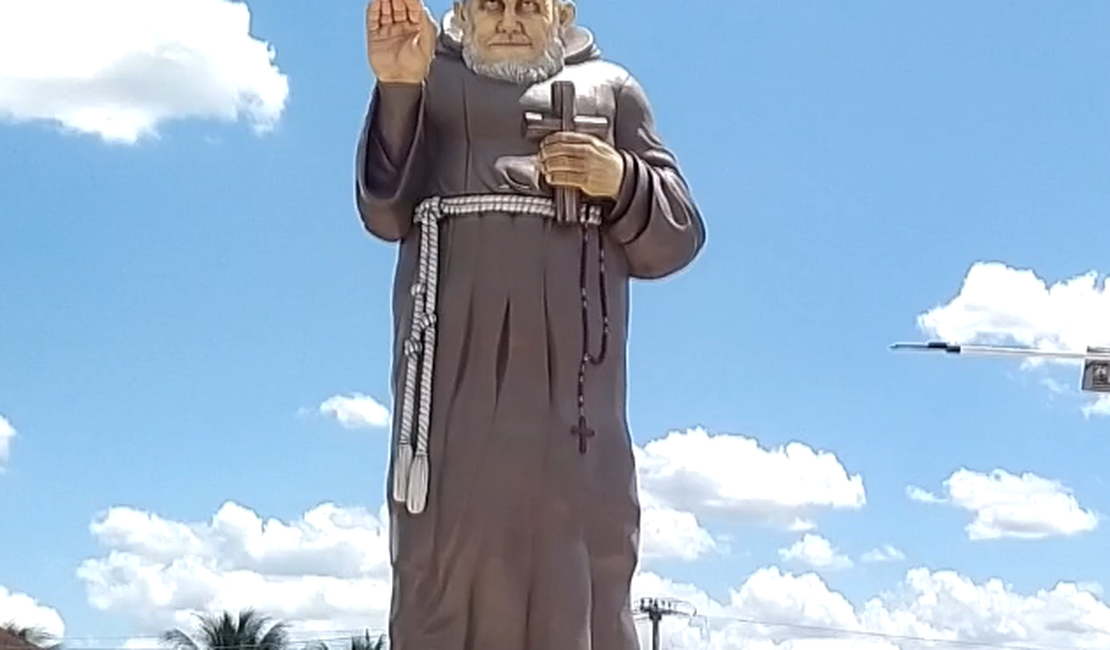 [Vídeo] Estátua de Frei Damião preserva legado de fé e estimula turismo em Palmeira dos Índios