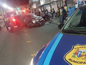 Colisão entre carro e moto deixa motorista ferido em Palmeira dos Índios