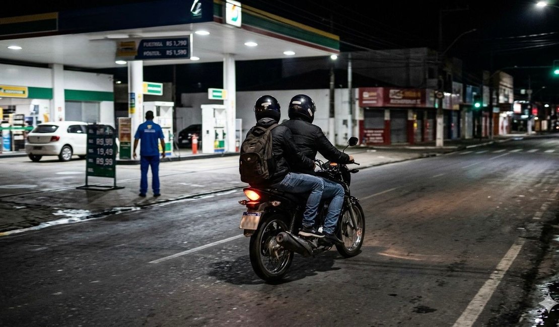 Dupla rende frentista, assalta posto de combustível e foge com o dinheiro em Arapiraca