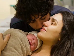 Nasce Zuza, filha da influenciadora Rafa Kalimann e do cantor Nattan