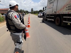 BPRV flagra mais de 50 infrações e remove nove veículos com irregularidades