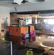 Teto do Aeroporto de Brasília desaba e aterroriza passageiros