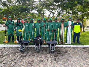 ﻿Bosque das Arapiracas e Parque Ceci Cunha recebem equipe fixa de limpeza urbana