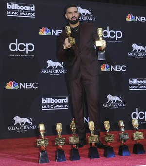 Drake bate recorde no Billboard Music Awards e vence 12 prêmios