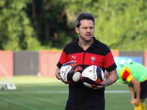 Após eliminação na Copa do Nordeste e confusão, Argel Fucks é demitido do Vitória