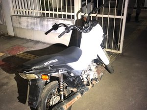 Motocicleta furtada em Campo Alegre é recuperada pela PM em Coruripe