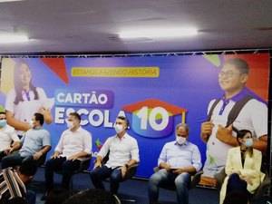 Renan Filho faz primeiro pagamento do Cartão Escola 10