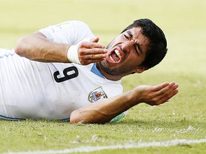 Fifa rejeita recurso e mantém punição a Suárez