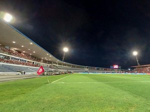 Secretaria de Esportes entrega novo sistema de iluminação do Estádio Rei Pelé
