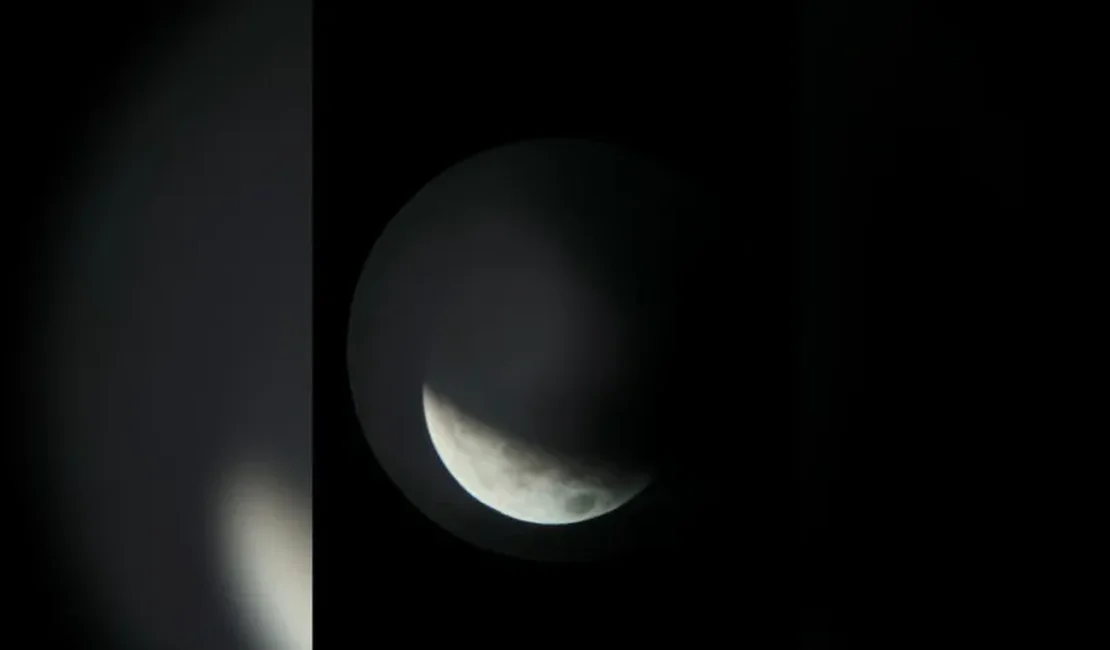Eclipse lunar com Lua de Sangue é visto pelo Brasil