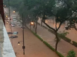 Vídeos: chuva mata 35 em Petrópolis; buscas por vítimas continuam