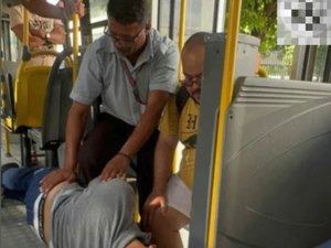 Jovem desmaia em ônibus lotado e é socorrido pelo Samu dentro do coletivo na Av. Fernandes Lima