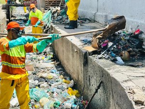 Limpeza nos canais da capital já retirou mais de 1.500 toneladas de resíduos