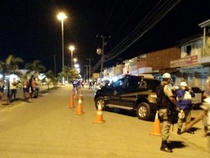 Lei Seca: três pessoas são presas e cinco veículos removidos durante operação