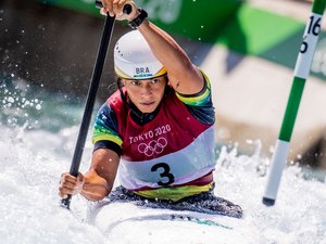 Ana Sátila e Pepê garantem Brasil em semi da canoagem slalom em Tóquio