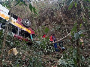 Governador decreta luto de três dias por acidente de ônibus que deixou mortos e feridos, na Serra da Barriga