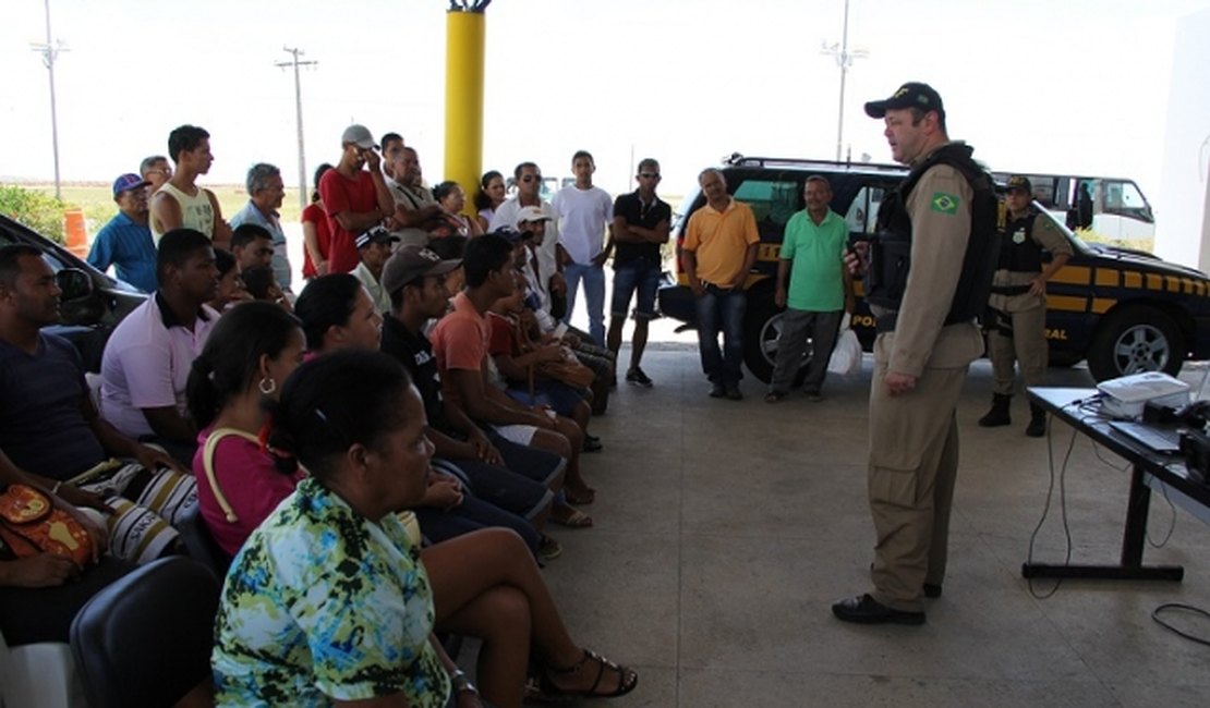 PRF sensibiliza condutores e passageiros antes do Carnaval