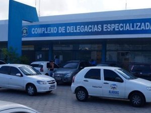 Homem é flagrado usando celular para tirar fotos íntimas de mulheres em shopping