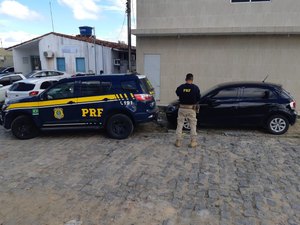 Casal é preso pela PRF após se apropriar de veículo alugado em 2018