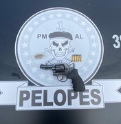 Homem que responde a processos de estelionato e lesão corporal é detido com arma em Arapiraca