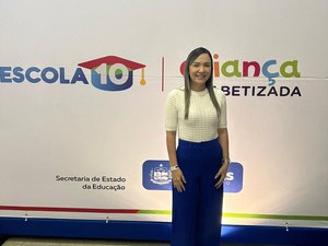 Prefeita Fernanda Cavalcanti assina pacto das ações do Escola 10