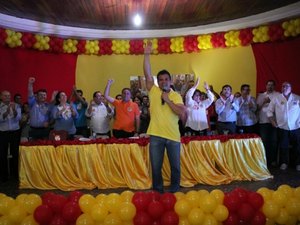 Discurso de Nezinho empolga multidão no Clube dos Fumicultores
