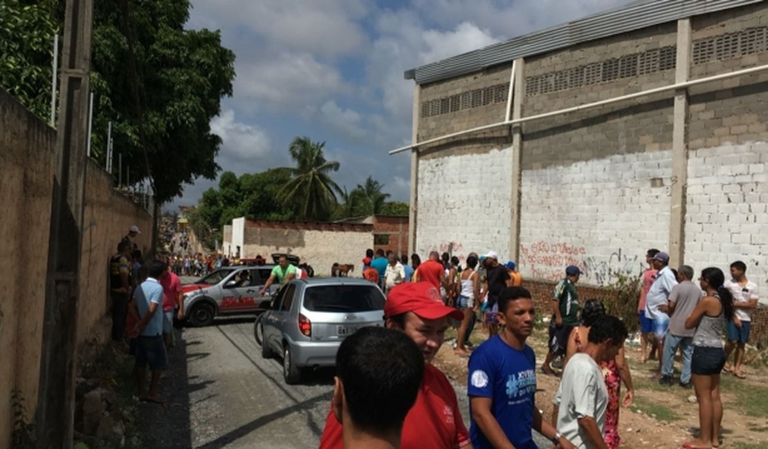 Criminoso assalta supermercado, foge e troca tiros com a polícia