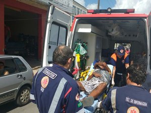 Ciclista é atropelado em frente a supermercado em Arapiraca