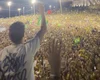 Multidão ora o Pai-Nosso durante ato de Flávio Bolsonaro em Salvador
