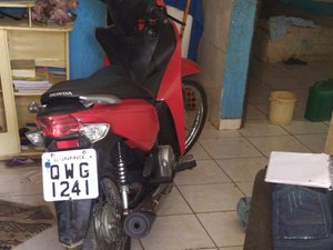 Após denúncia, PM recupera moto Honda Biz 110 que havia sido roubada em Arapiraca