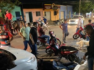 Homem é morto e outro fica ferido em confronto com a polícia na Avenida Miguel Correia de Amorim em Arapiraca