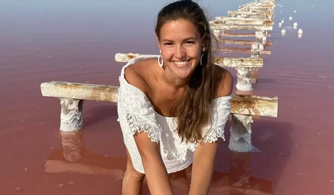 Influencer Polina Strelets acorda de coma após acidente de jet ski em Bali