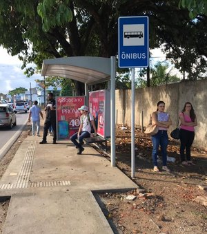 Prefeitura realiza obras de acessibilidade em abrigos de ônibus