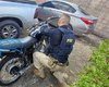 Motocicleta com queixa de roubo é apreendida durante operação de rotina da PRF em São Sebastião